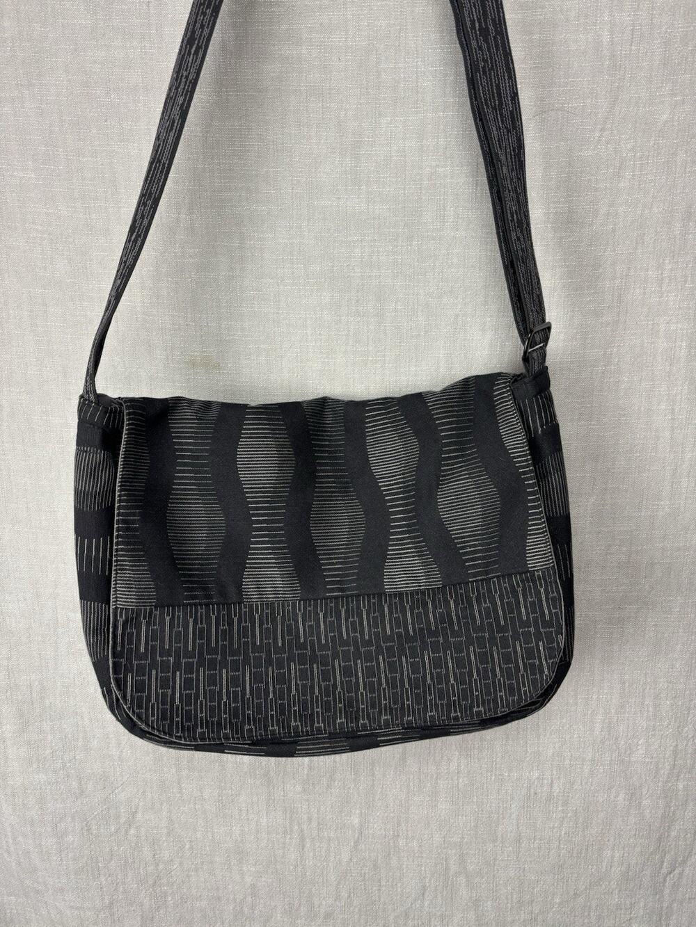 Maruca Handmade Messenger Bag Abstract Pattern Shoulder Strap Black Gray